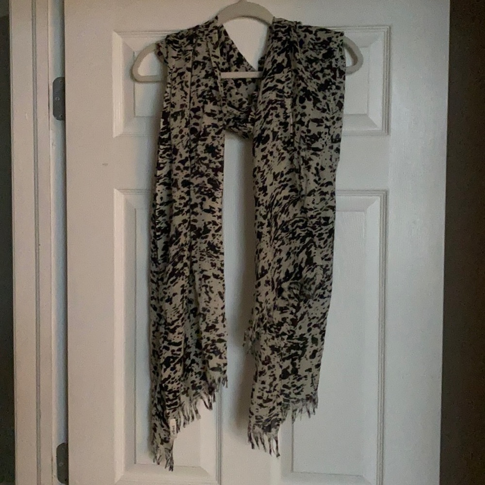 Wilfred scarf spotted
